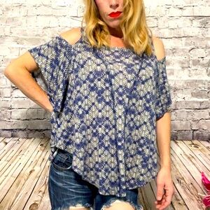 ‼️FREE PEOPLE Cold Shoulder loose fit top XS‼️